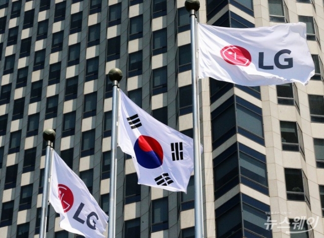 LG전자, 삼성전자 영업익 추월···"가전·전장 날았다"