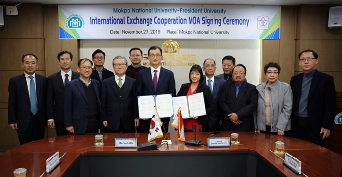 목포대학교가 27일 인도네시아 프레지던트 대학(President University)과 한국어문화센터(Korean Cultural Center) 운영을 위한 MOA를 체결하고 있다.