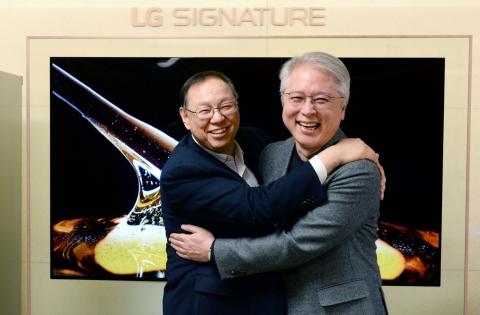 구광모, 새 술은 새 부대에···LG 심장에 권봉석 앉혔다