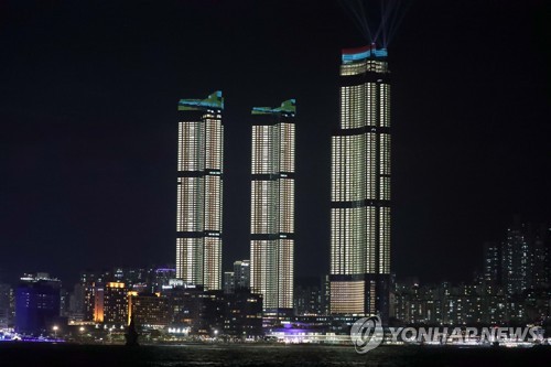해운대 엘시티 전체 건물 점등. 사진=연합뉴스 제공