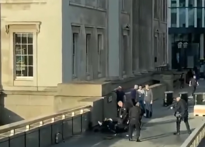 런던 브리지 칼부림 테러. 사진=유튜브 영상 캡처