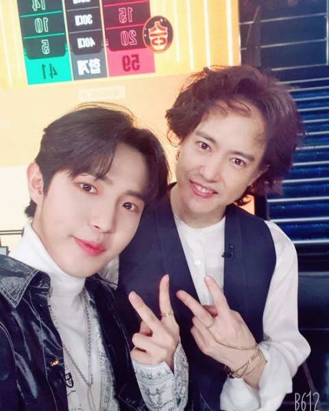 ‘슈가맨3’ 김재환, ‘리베카’ 양준일과 인증샷···“아직도 실감이 안나”