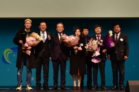 인천시, 축구선수 이강인, 영화감독 이병헌 등 `올해의 인천인 대상` 수상