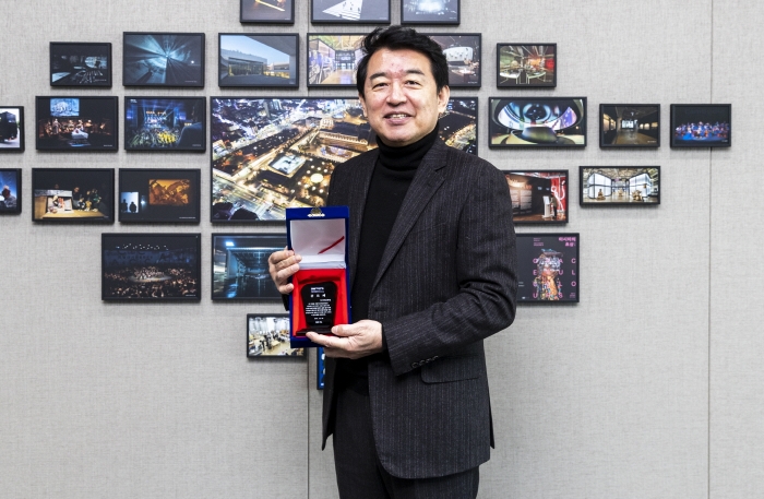 이기표 아시아문화원장이 월간 PA로부터 음향 발전에 기여한 공로로 공로패를 수여 받았다.