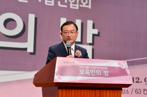 9일 서울시의회 박기열 부의장이 63컨벤션센터에서 열린 2019 서울시 국공립어린이집연합회 보육인의 밤 행사에서 축사를 하고 있다.