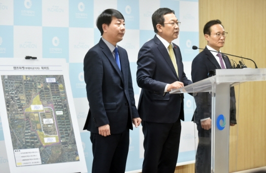 박남춘 인천시장이 11일 시청 브리핑룸에서 부평미군기지(캠프마켓) 반환과 관련해 인천시 입장을 발표하고 있다.