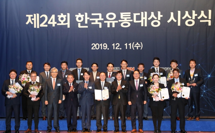 aT, 공공기관 최초 한국유통대상 ‘국무총리 표창’ 수상 기사의 사진