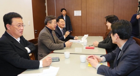 여야 4+1, 연동률캡·석폐율제 놓고 이견
