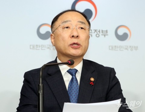 홍남기 “실물지표 흐름, 내년 경기반등 뒷받침하는 모습”