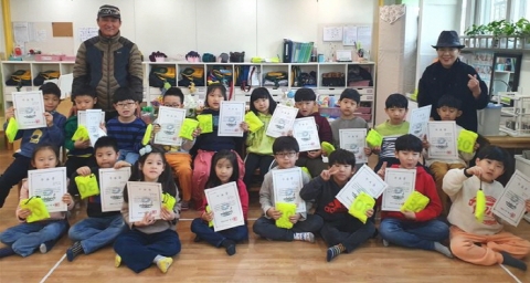 영등포구, `어린이 보호 가방 덮개` 보급...더케이손해보험 지원