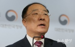 홍남기 “이란사태 실물경제 직접 영향없어···불안감 경계”