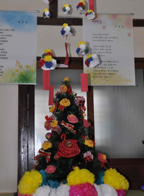 한국고깔협회, 나주 전통 지화 활용 크리스마스트리 개발