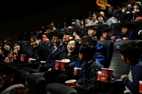 은수미 성남시장, 관내 초등학생들과 ‘겨울왕국 2’ 관람