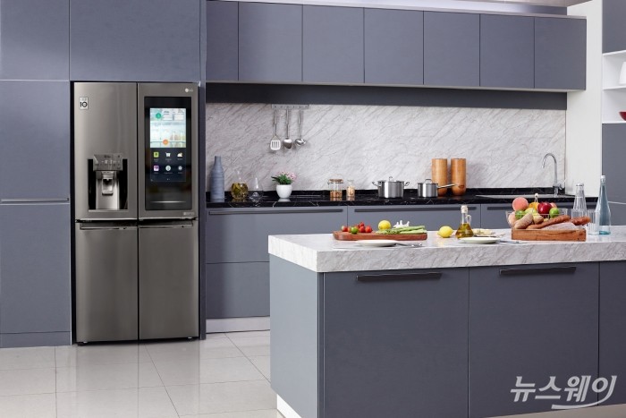 LG전자가 CES 2020에서 선보이는 신형 냉장고 LG 인스타뷰 씽큐 모습. 사진=LG전자 제공