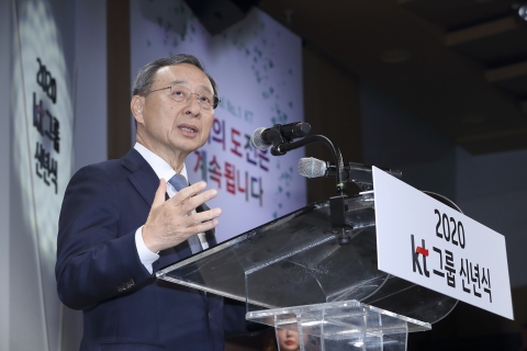 황창규 KT 회장, ‘6년 임기’ 완주 엇갈린 평가