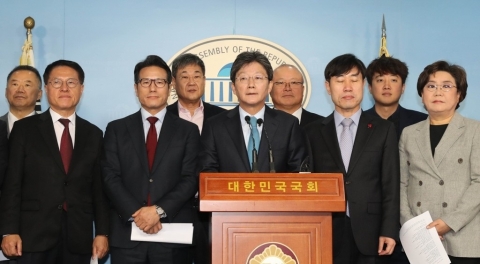 유승민계 의원 8명, 바른미래당 탈당해 새보수당으로