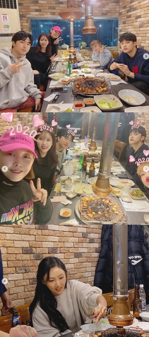 한혜진, ‘나 혼자 산다’ 신년회 사진 공개···“로이방이 쏨”