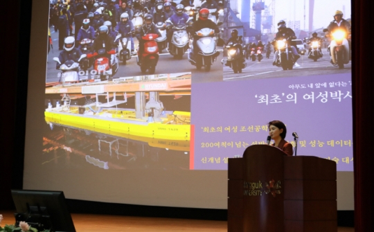 8일 한국해양교통안전공단 이연승 이사장이 동화약품 임직원 및 시민 400여 명을 대상으로 ‘동화 특강’을 진행하고 있다.