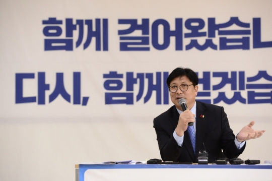 9일 도성훈 인천시교육감이 신년기자회견에서 기자들의 질문에 답하고 있다.