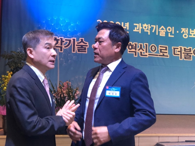 한자리 모인 통신3사 CEO 박정호-구현모-하현회, ‘말·말·말’