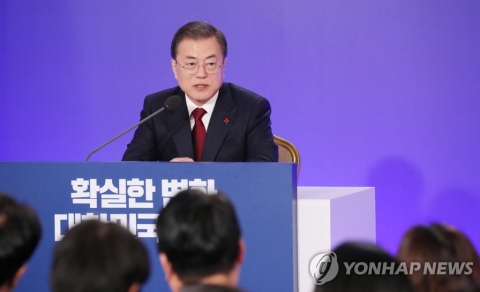 “더 강력한 부동산 대책 끝없이 내놓을 것“
