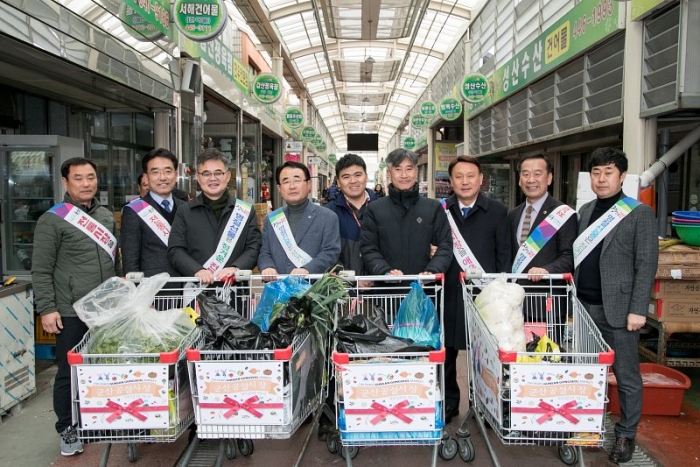 군산시, 설맞이 전통시장 장보기 군산사랑상품권 홍보 진행 기사의 사진