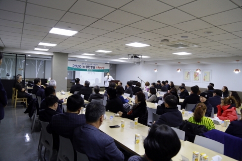 15일 뉴 성민병원 박성준 병원장이 ‘2020년 후원의 밤’ 행사에서 환영사를 하고 있다.