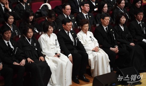 신격호 韓 상장사 지분 신영자·동주·동빈 상속···신동빈 지배력↑(종합)