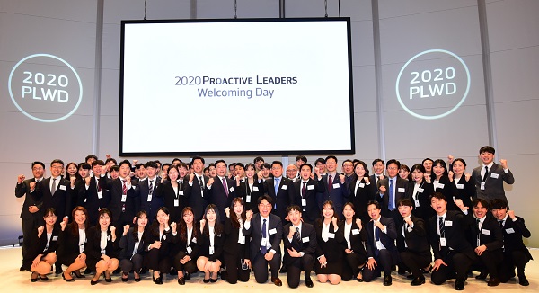 한국타이어가 지난 22일 한국테크노돔에서 혁신 성장의 주역이 될 신입 프로액티브 리더 환영 행사 ‘2020 프로액티브 리더스 웰커밍 데이’를 개최했다. 사진=한국타이어앤테크놀로지 제공