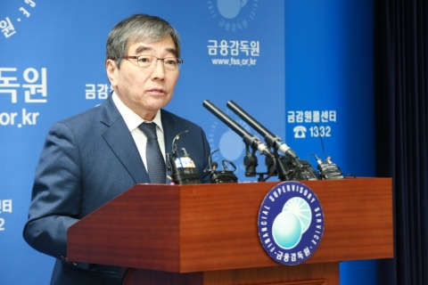 임기 다 채운 세번째 금감원장···윤석헌의 3년은