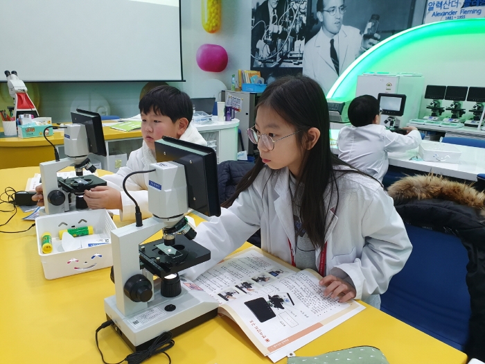 국립광주과학관 테마형 과학교실 바이오랩 교실 실습 모습