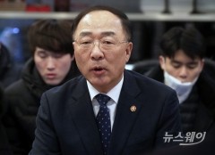 홍남기 “고위당정청때 ‘봉쇄’ 단어 논의 없었다···박능후 발언 부적절”