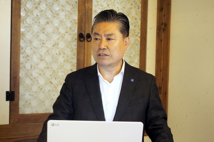 김방신 타타대우상용차 대표이사 사장이 4일 열린 CEO 신년 간담회에서 인사말을 하고 있다.