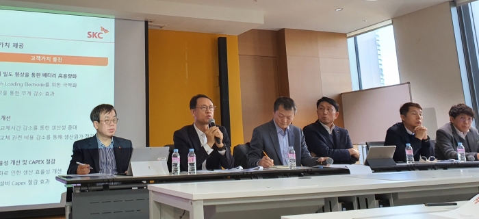 김영태 KCFT 대표(왼쪽에서 두 번째)가 5일 열린 기업설명회에서 올해 경영계획에 대해 말하고 있다. 사진=이지숙 기자