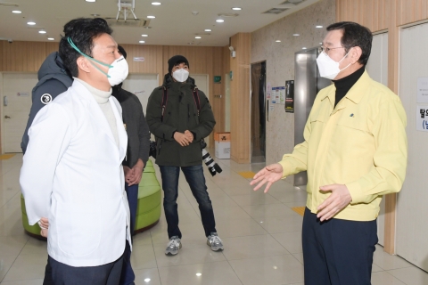 이용섭 광주시장, 21세기병원 찾아 현장 점검