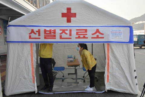 순창군 보건의료원, 선별진료소 운영 위한 음압텐트 설치