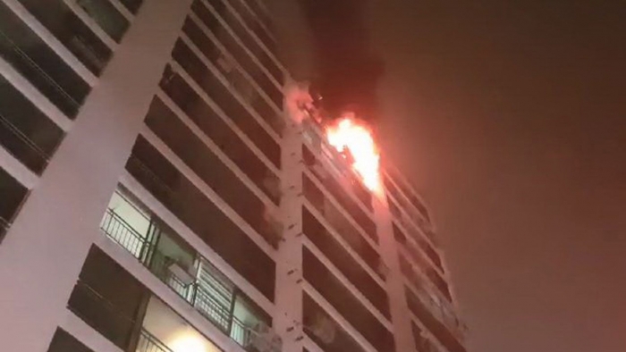 전주 한 아파트 13층서 화재···야밤에 주민 134명 대피. 사진=전북소방본부 제공