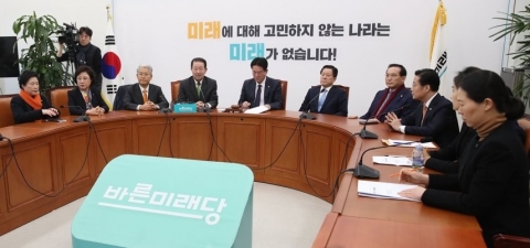 손학규 당권 욕심에 연쇄 탈당···바른미래당, 2년 만에 원외정당 될라