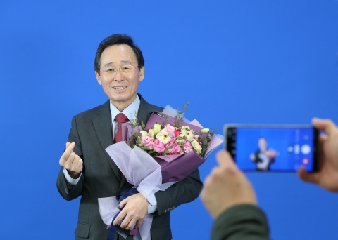 송하진 전북지사, ‘화훼농가 돕자’ 꽃선물 릴레이 동참
