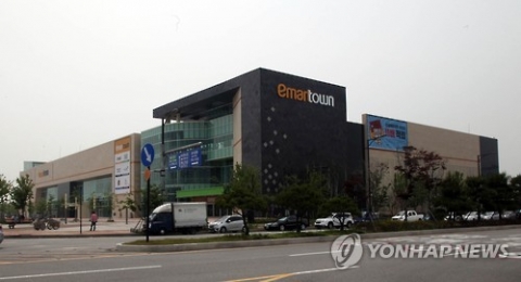 일산 이마트타운 임시 휴점···직원 코로나19 1차검사 '양성'