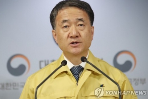 정부, 전 입국자 의무 자가격리···“외국인 입국금지는 불합리”