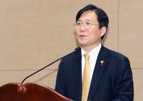 마스크 출고 조정명령 발동···생산중단 우려 업체에 필터 제공