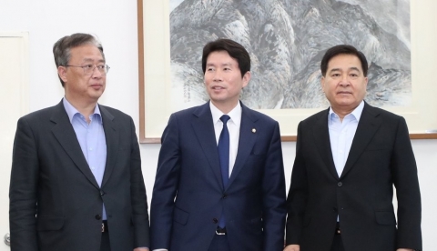 대통령 결정 중요한 총선연기···영수회담서 결론 나올까