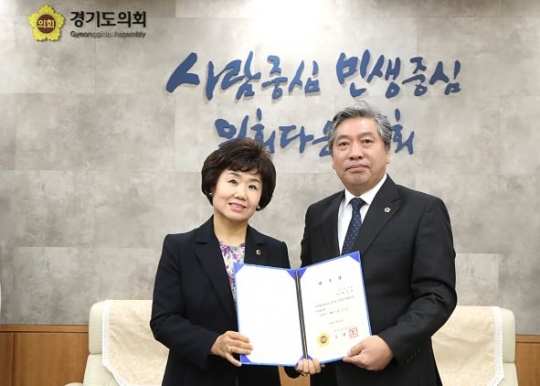 송한준 경기도의회 의장(오른쪽)