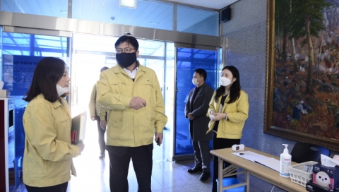  도성훈 인천시교육감, 강화교육지원청 코로나19 대책상황실 방문