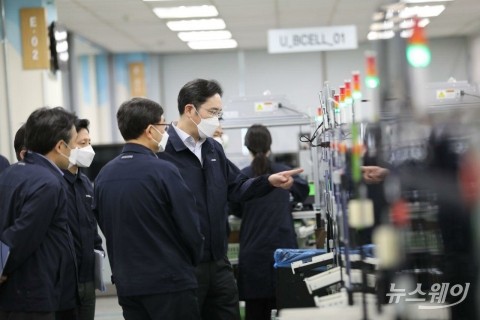 삼성전자 구미공장 찾은 이재용 “직원 안전·건강 최우선”