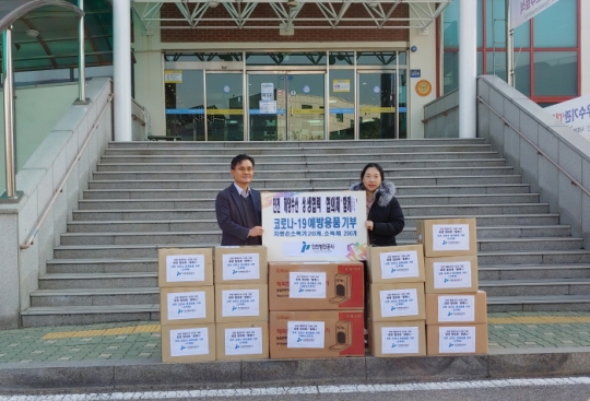 6일 인천항만공사가 인천시 아동복지협회에 위생용품을 전달했다. 사진= 인천항만공사