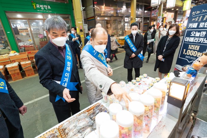 전북은행, 코로나19 피해 전통시장 활성화 위한 행사 기사의 사진