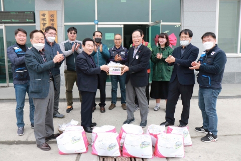 전주시자원봉사센터, 대민서비스 근로자에 손세정제 선물