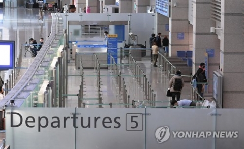 코로나19에 늘어나는 장벽···한국발 입국제한 4곳 증가한 131곳
